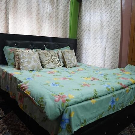 Wani Guest House Gulmarg Kültér fotó